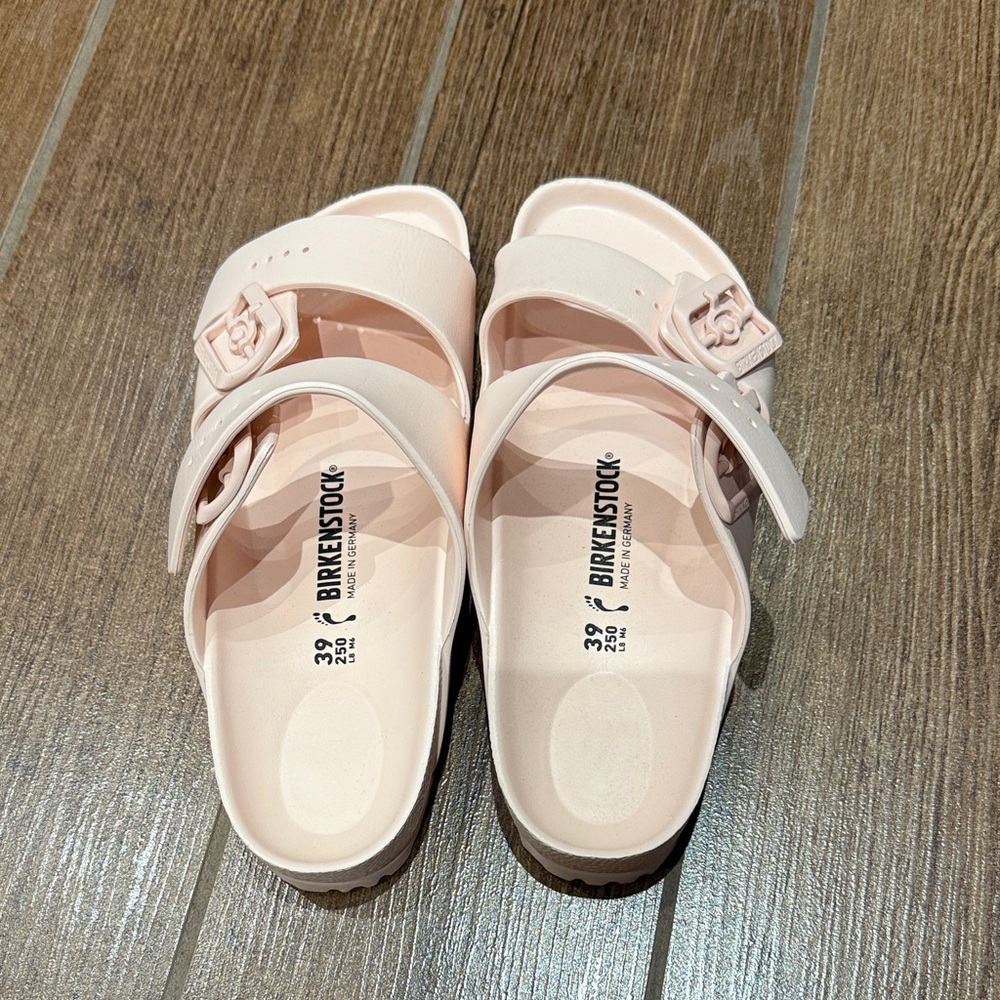 Birkenstock Women's Light Pink Sandals